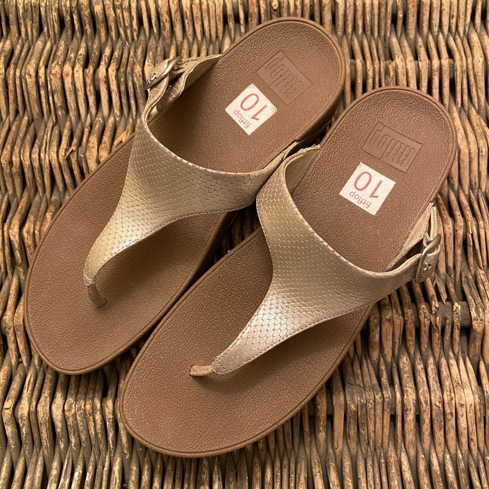 Fit Flop Shimmer Lizard Toe Post Sandal Beige sz10